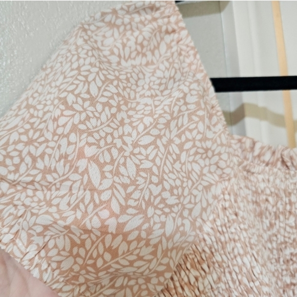 Paper Crane Blush Off-Shoulder Crop Top - Picture 3 of 6